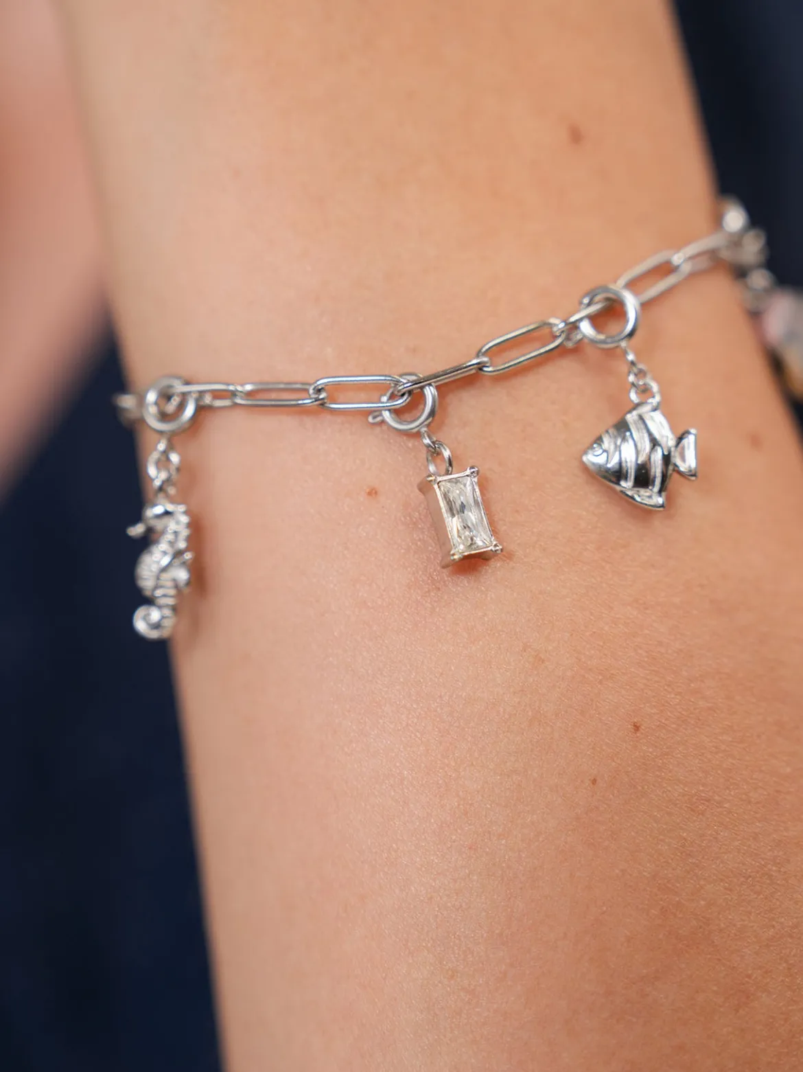Flex Stone White Charm